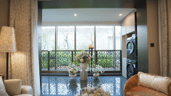 充脚采光取良风；市场以自住和持久资产设置装